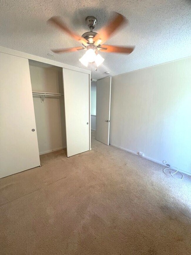 Building Photo - 4 bed/ 2 bath Townhome in Makakilo, Utilit...