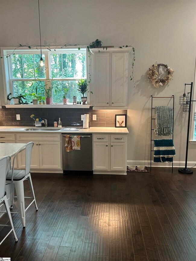 Building Photo - 135 All Star Way