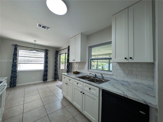 Building Photo - 888 SW 62nd Ave