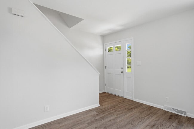 Building Photo - 405 Brewer Dr