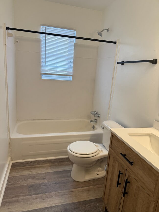 Building Photo - 62 Birchwood Ln