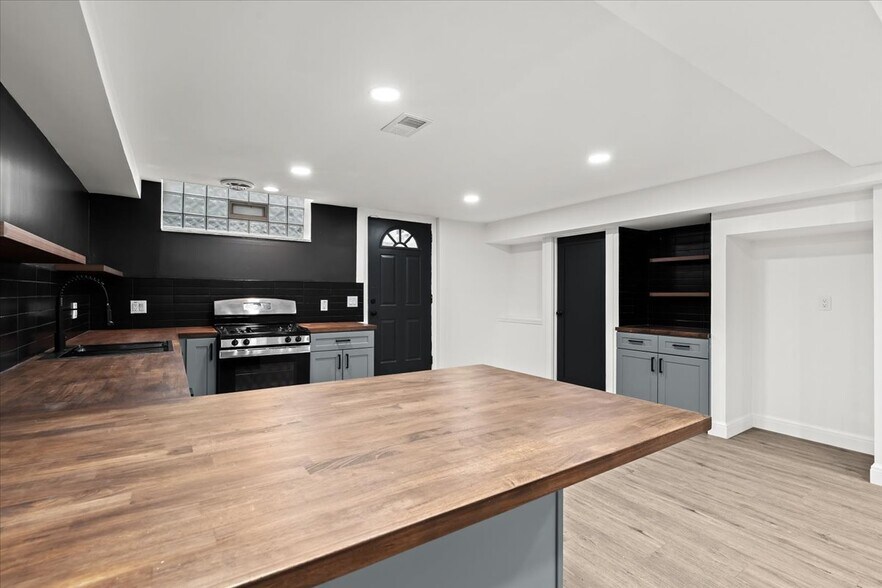 Building Photo - 40526 Woodside Dr