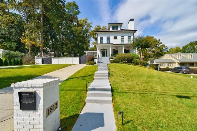Building Photo - 1812 Wellbourne Dr NE
