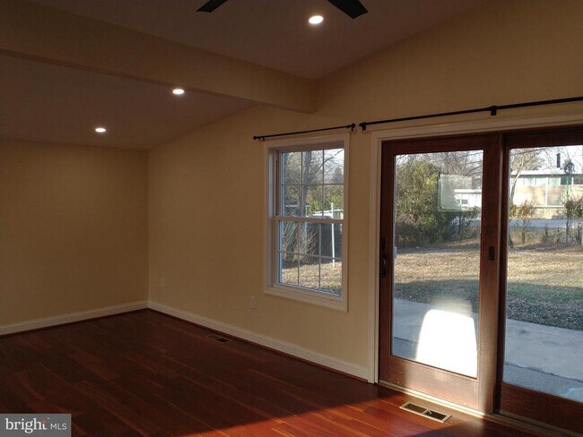 Building Photo - 512 Dartmouth Dr