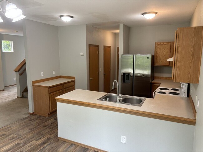 Building Photo - Stunning 3-Bedroom Home in Puyallup's Silver Pointe For Rent!