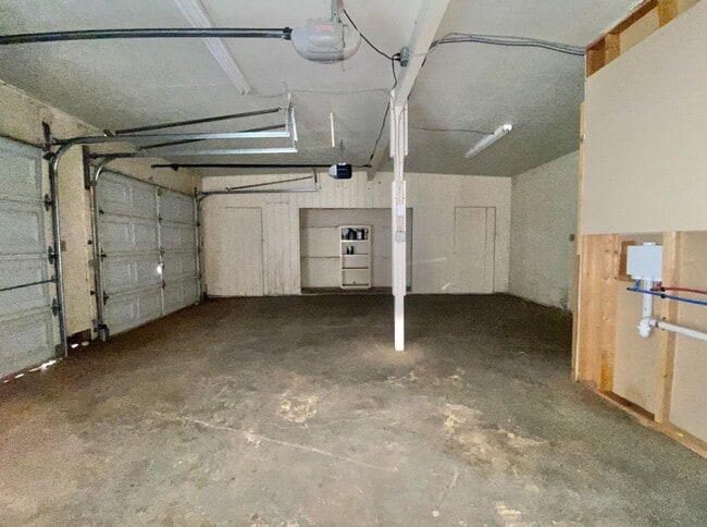 Building Photo - 3 bed 1 bath 2 car garage now available in...