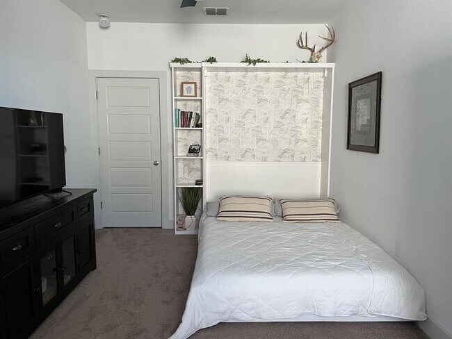 Building Photo - 9605 Tanager Way