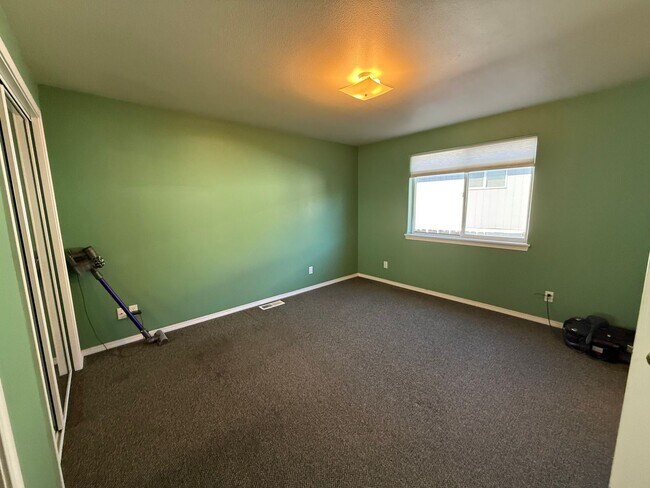 Building Photo - Spacious 4 Bed, 3 Bath Home - Terrango Glen