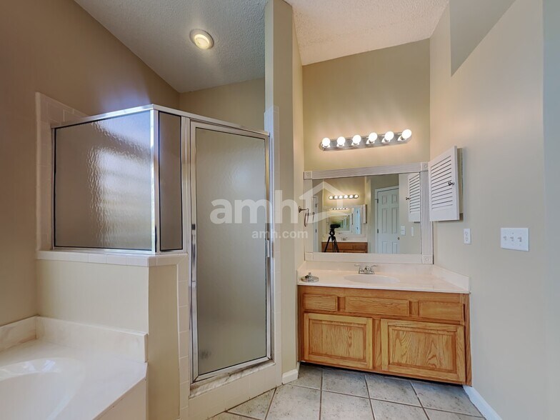 Building Photo - 357 Maplewood Dr