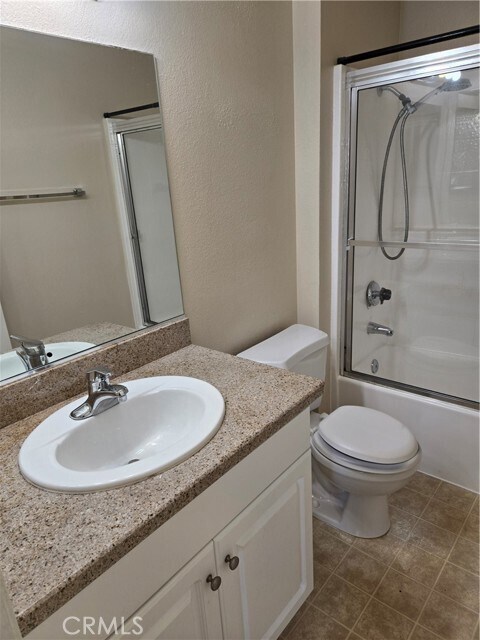 Building Photo - 5520 Owensmouth Ave