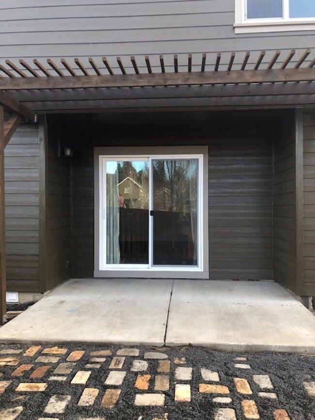 Building Photo - Gorgeous 4 Bedroom Home in Sun Meadow