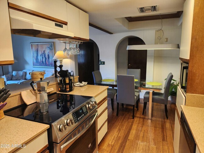 Building Photo - 7557 N Dreamy Draw Dr