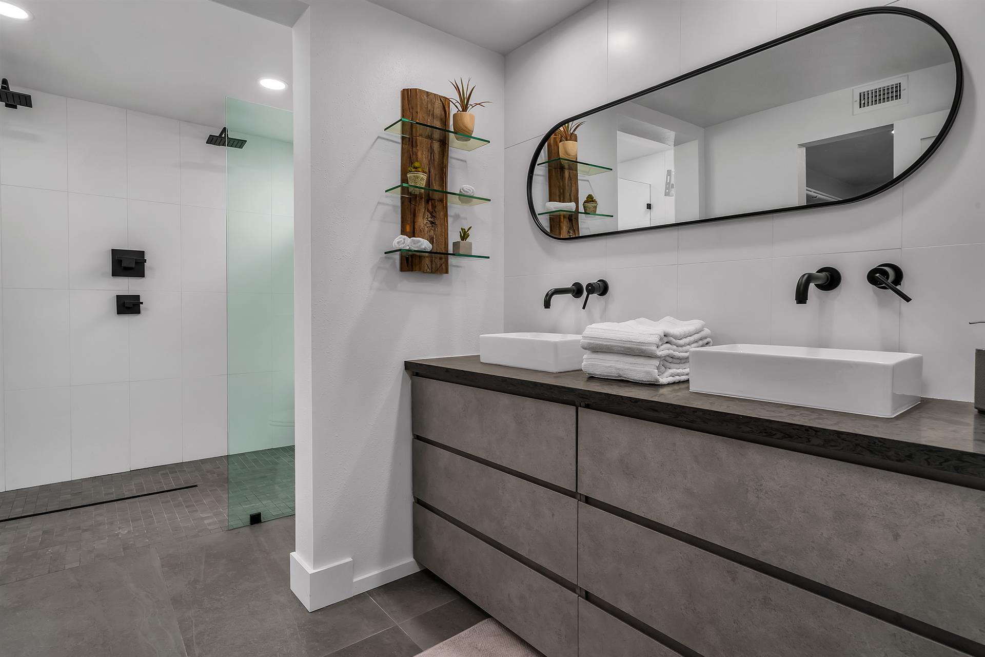 Building Photo - 1412 N Crescent Heights Blvd