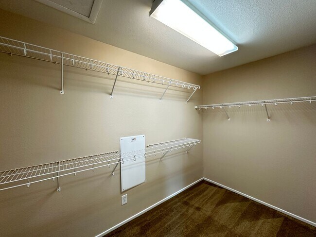 Building Photo - DESERT WILLOWS