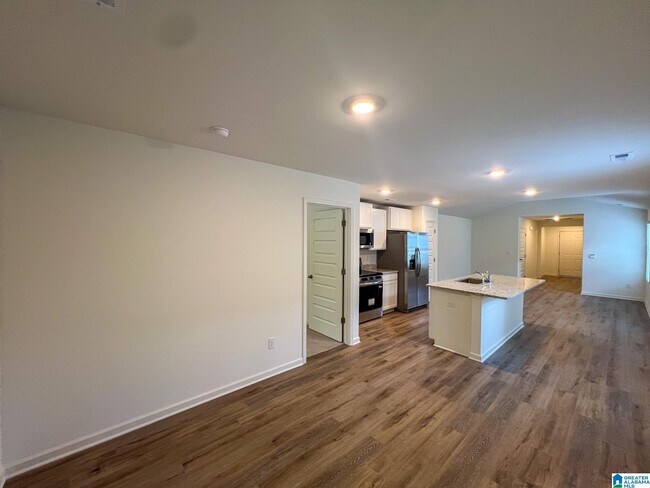 Building Photo - 301 Willoughby Rd