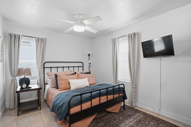 Building Photo - 2604 Juan St