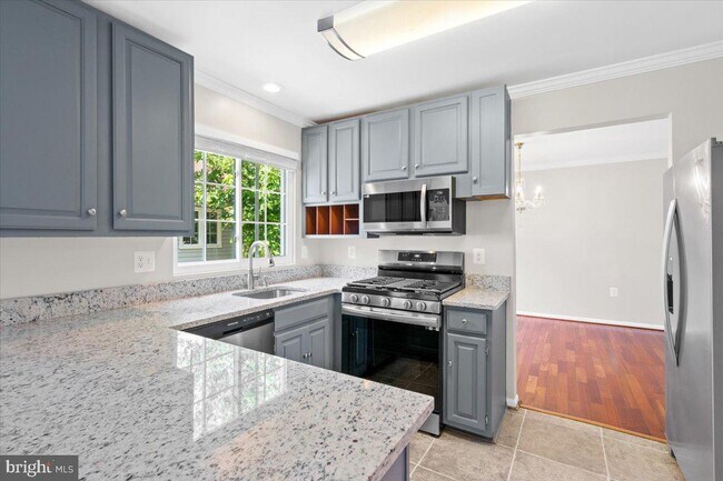 Building Photo - 461 Foxridge Dr SW