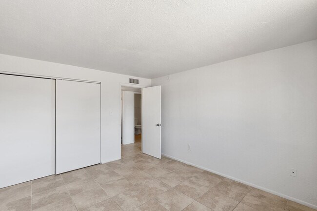 Building Photo - 7422 W Turney Ave