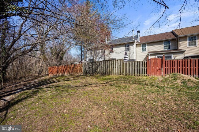 Building Photo - 1635 Forest Park Dr