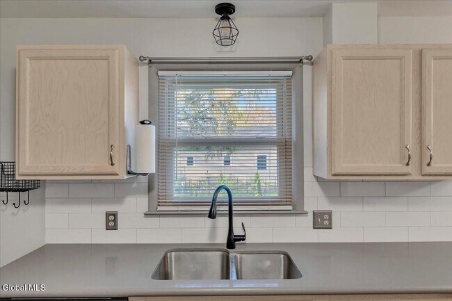 Building Photo - 1165 Cresse Ave
