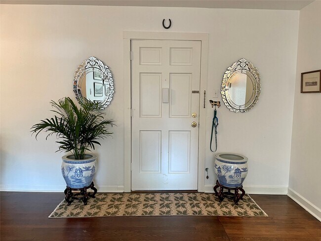 Building Photo - 429 Hawthorne St