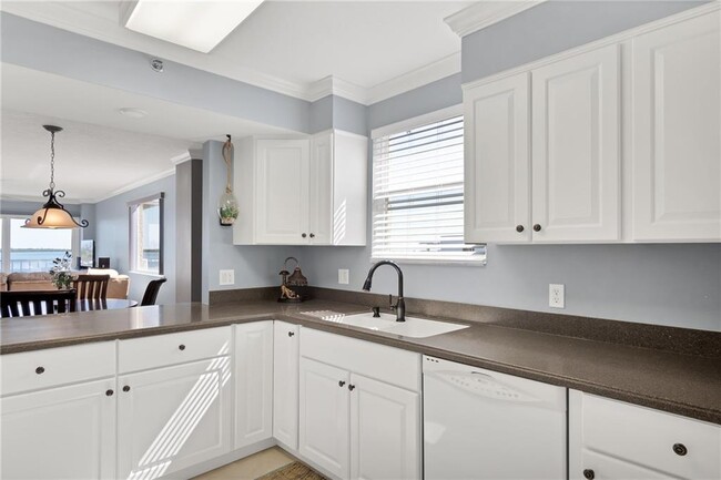 Building Photo - 6061 N River Run Dr