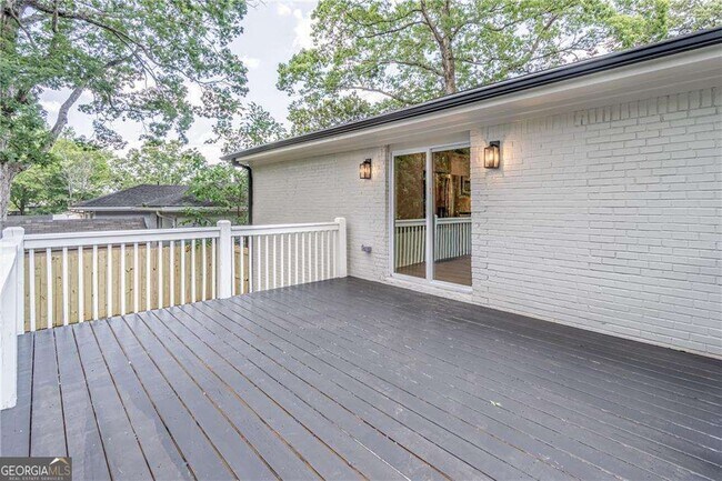 Building Photo - 605 Blake Ave SE