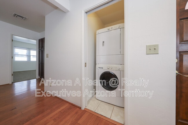 Building Photo - 1014 N 7th Ave