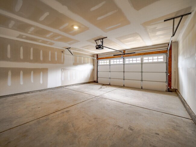 Building Photo - 1830 Lacebark Dr
