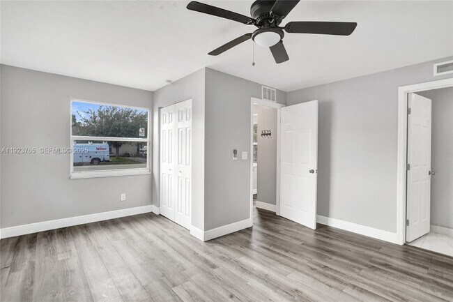 Building Photo - 3633 SW 12th Ct