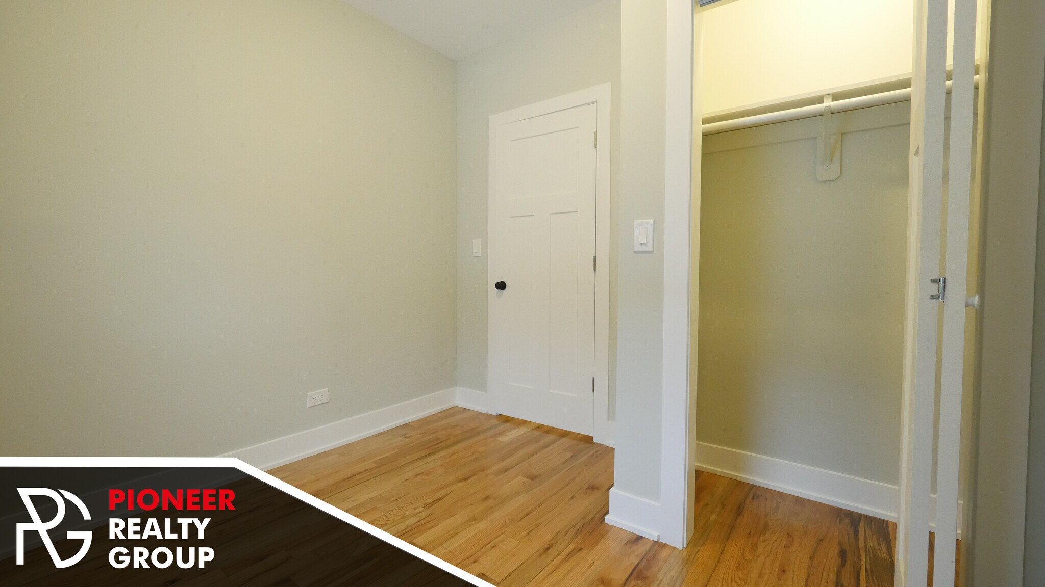 Building Photo - 635 W Oakdale Ave