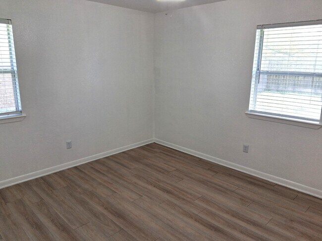 Building Photo - 418 Cottonwood Dr