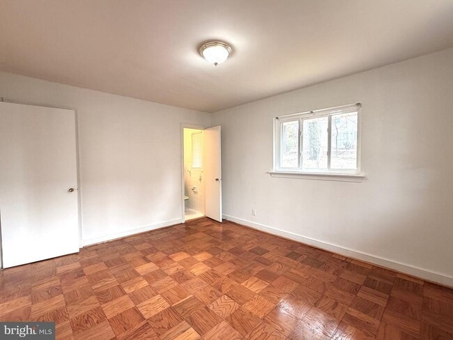 Building Photo - 2121 Patrick Henry Dr