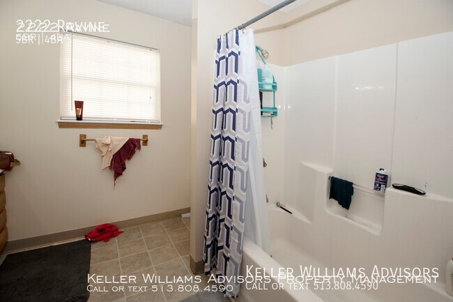 Building Photo - 2222 Ravine-