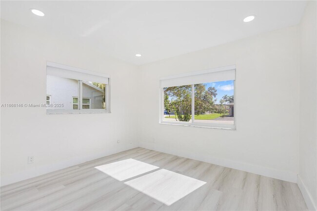 Building Photo - 7003 NW 99th Ave