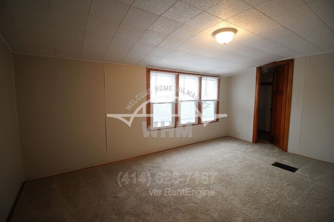 Building Photo - 1514 S 87th St