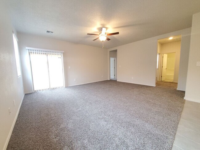 Building Photo - 3 bed 2 bath Energy Efficient Home!