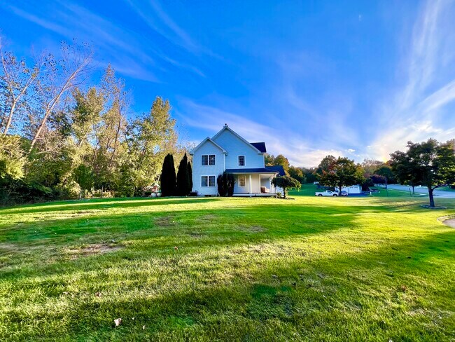 Building Photo - 4 Cobblestone Ct