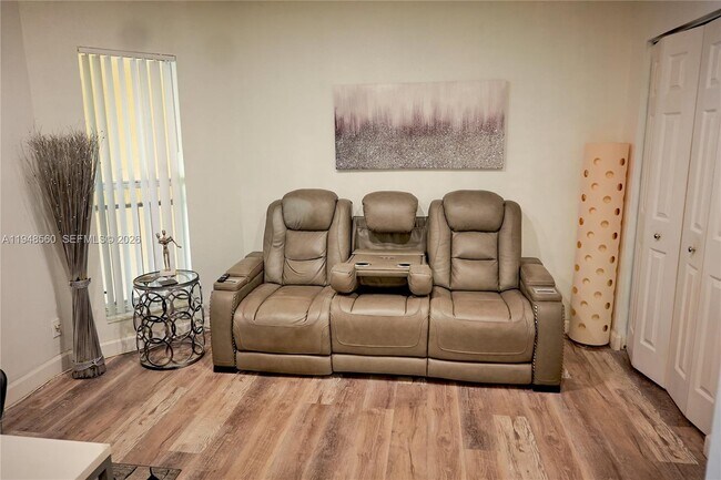 Building Photo - 7610 Westwood Dr