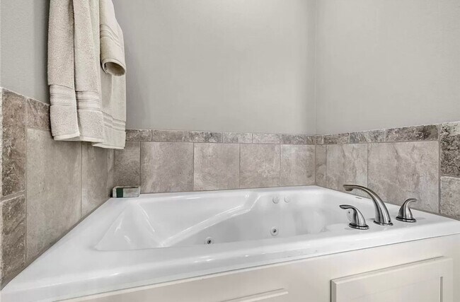 Building Photo - Available June 1st! 3-Bedroom, 2-Bathroom ...
