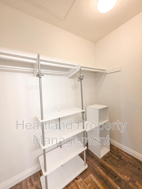 Building Photo - 11847 Spruce Run Dr