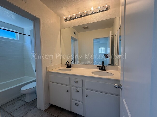 Building Photo - 238 E Pleasant Valley Rd