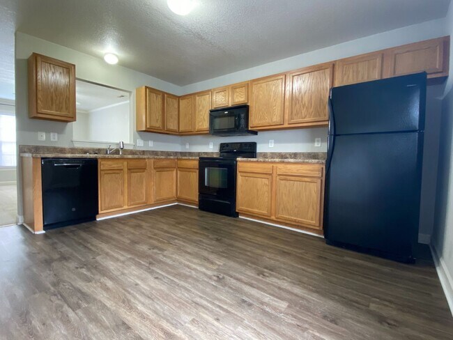 Building Photo - Splendid on Springwood