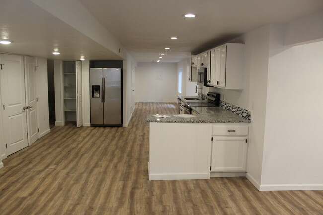 Family Room - looking through kitchen to bonus living space - 2712 S Cole Ct