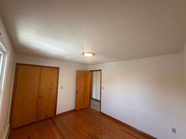 Building Photo - 520 Oak St