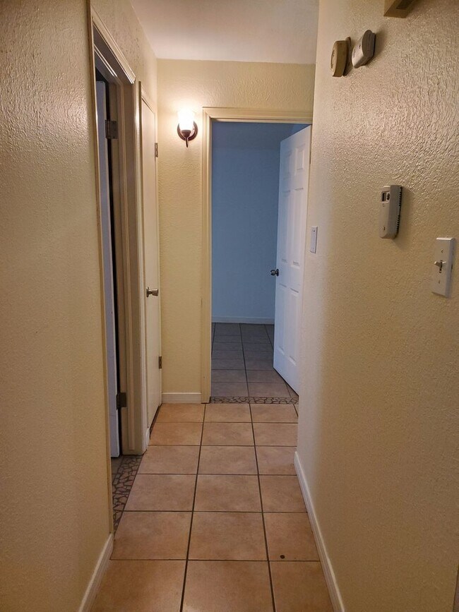 Building Photo - Eastside home for rent