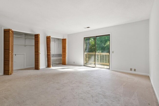 Building Photo - 1000 Muirfield Dr NE