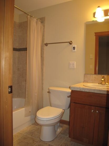 Building Photo - Gorgeous 3 bed/3.5 bath Queen Anne Townhouse!