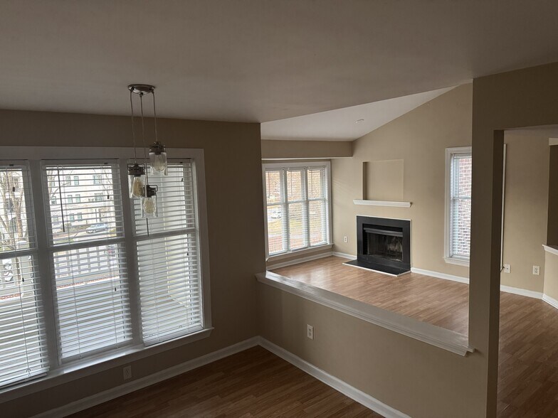 Building Photo - 1021 Wirewood Dr