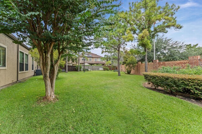 Building Photo - 2906 Royal Oaks Green